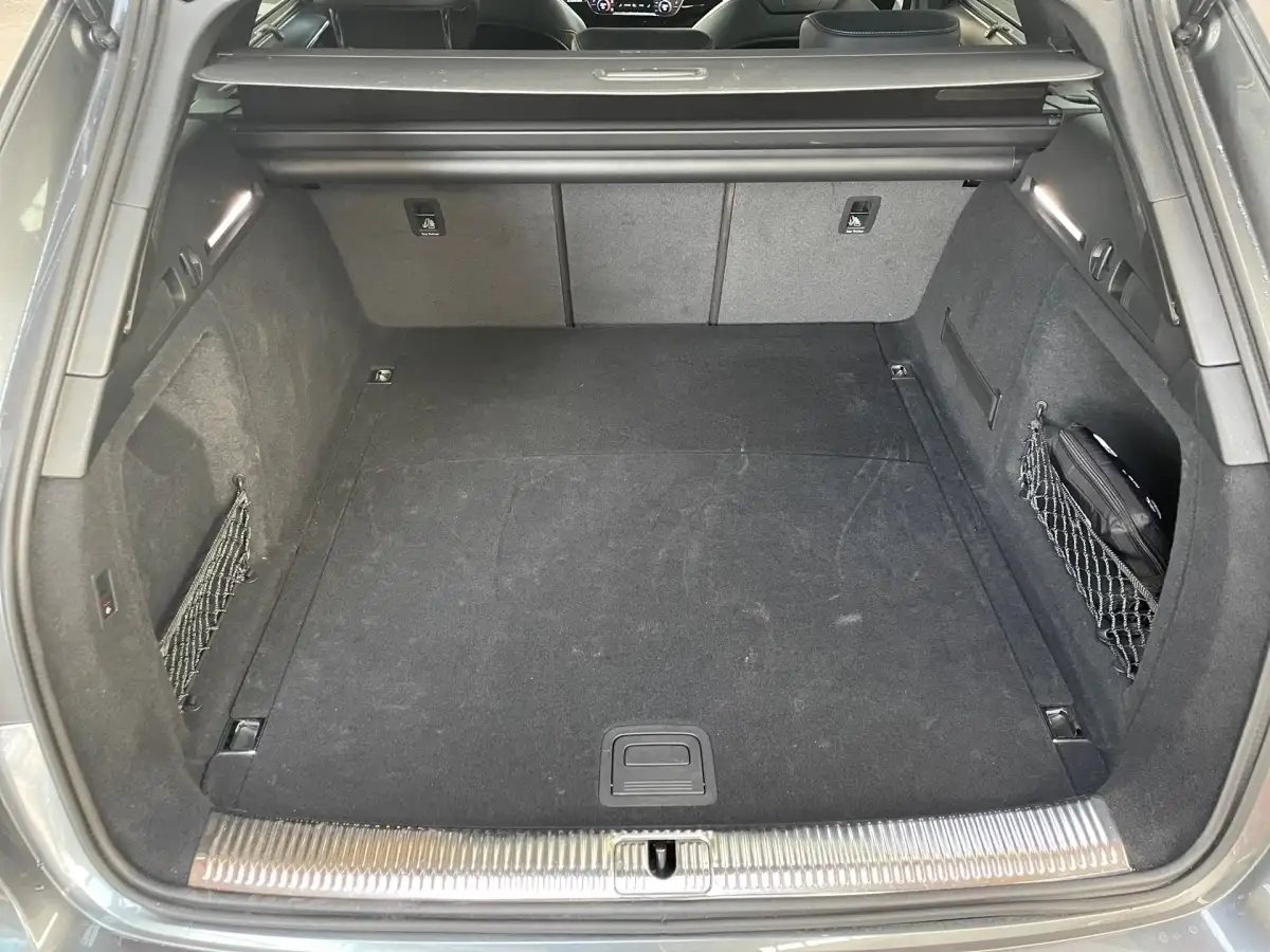 Audi A4, Kombi, Diesel, Automatik, Grau