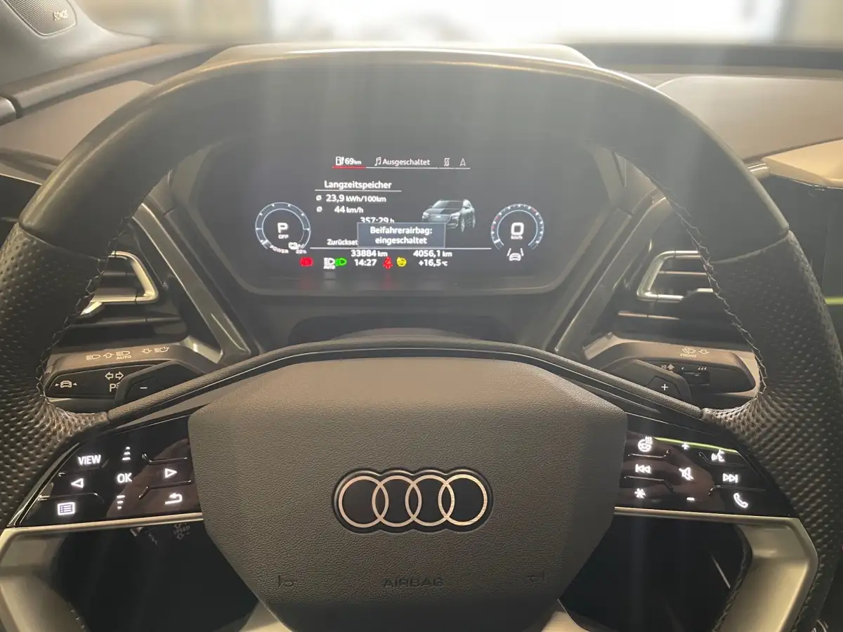 Audi Q4 e-tron, SUV/Geländewagen/Pickup, Elektro, Automatik, Grau