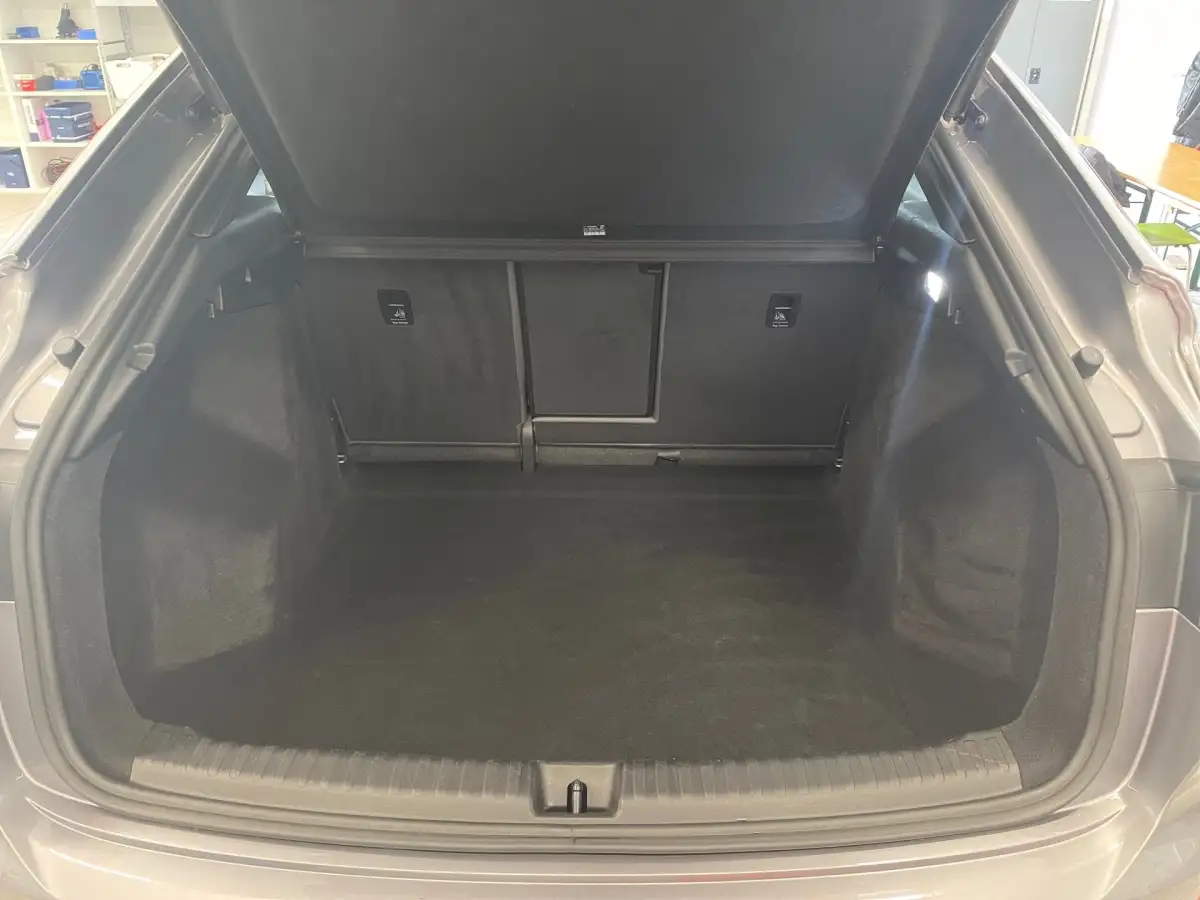 Audi Q4 e-tron, SUV/Geländewagen/Pickup, Elektro, Automatik, Grau