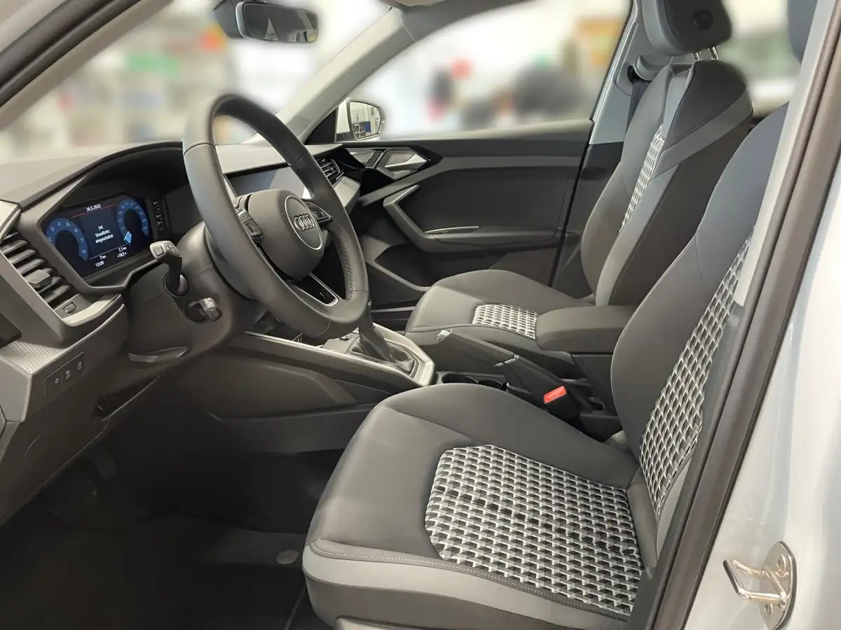 Audi A1, Kleinwagen, Benzin, Automatik, Weiß