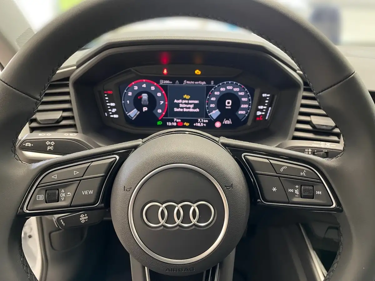 Audi A1, Kleinwagen, Benzin, Automatik, Weiß