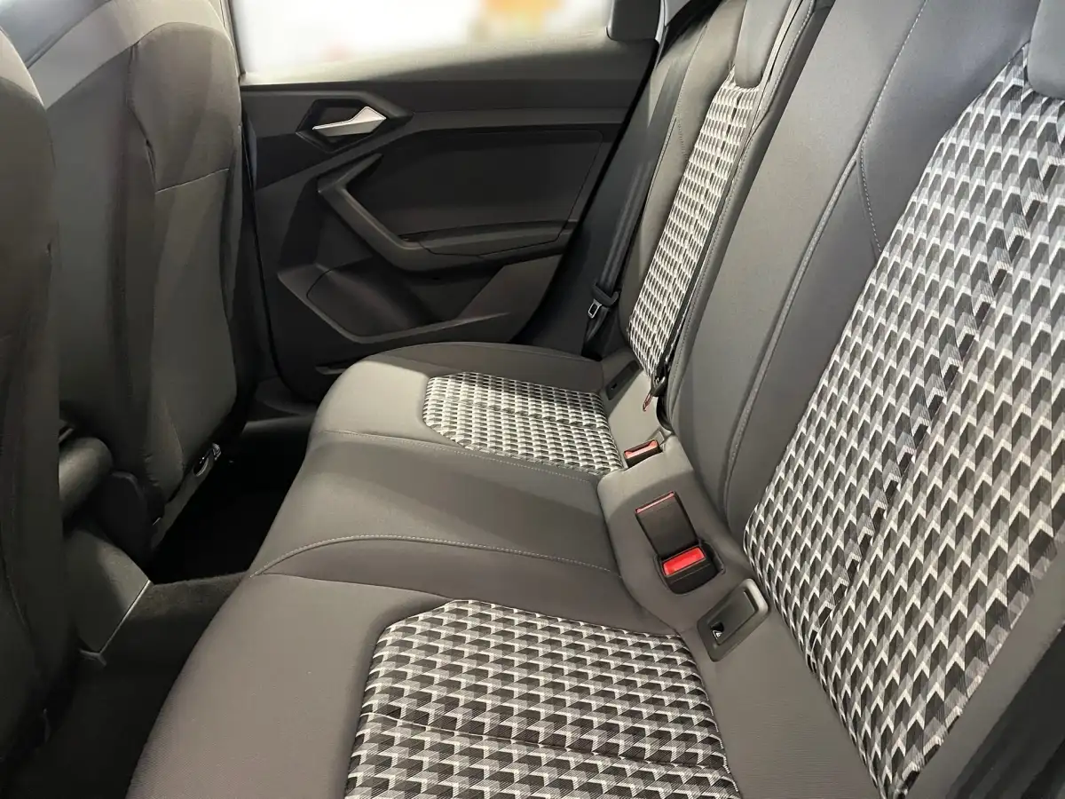 Audi A1, Kleinwagen, Benzin, Automatik, Weiß
