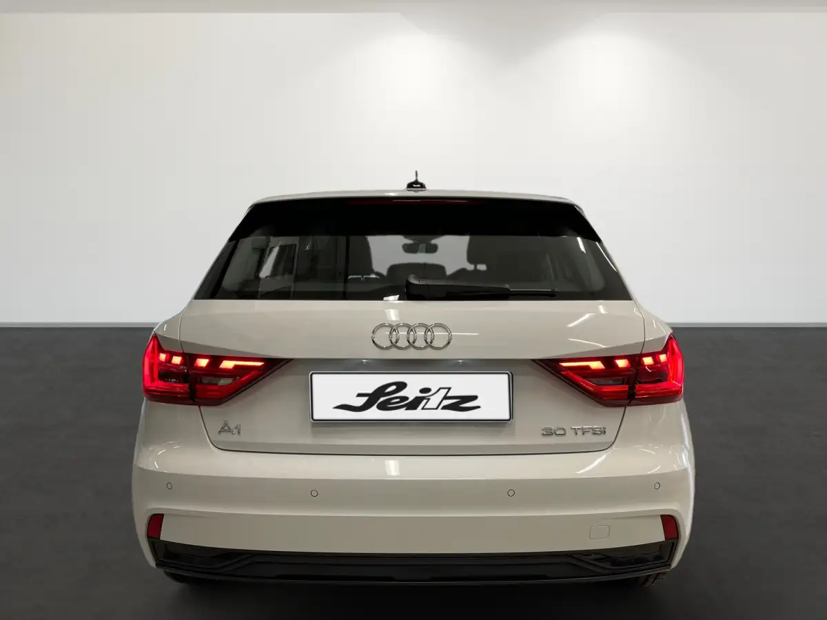 Audi A1, Kleinwagen, Benzin, Automatik, Weiß