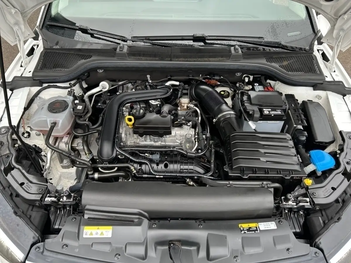 Skoda Scala, Limousine, Benzin, Schaltgetriebe, Weiß