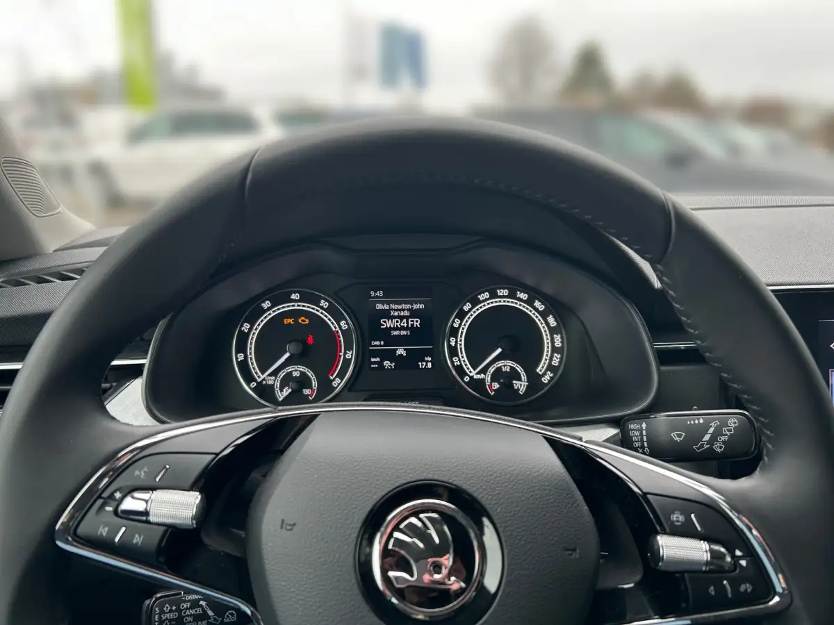 Skoda Scala, Limousine, Benzin, Schaltgetriebe, Weiß