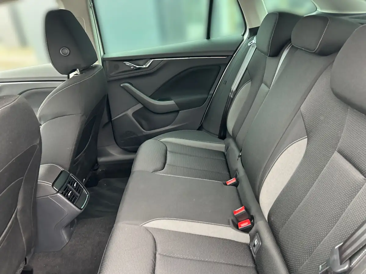 Skoda Scala, Limousine, Benzin, Schaltgetriebe, Weiß
