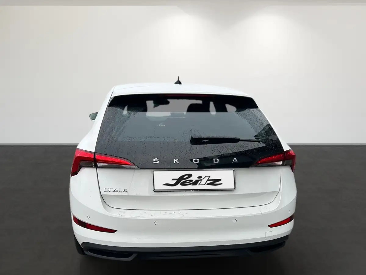 Skoda Scala, Limousine, Benzin, Schaltgetriebe, Weiß